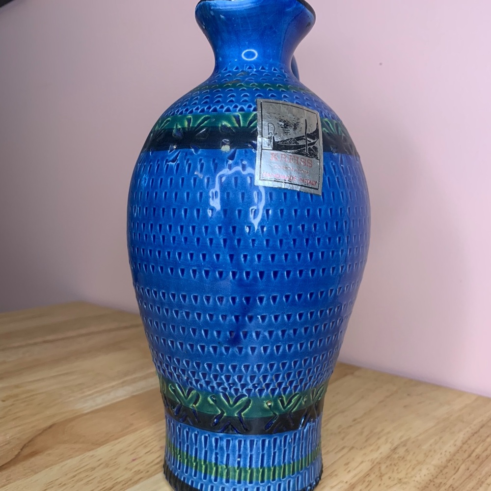 COPY - Textured blue/green container